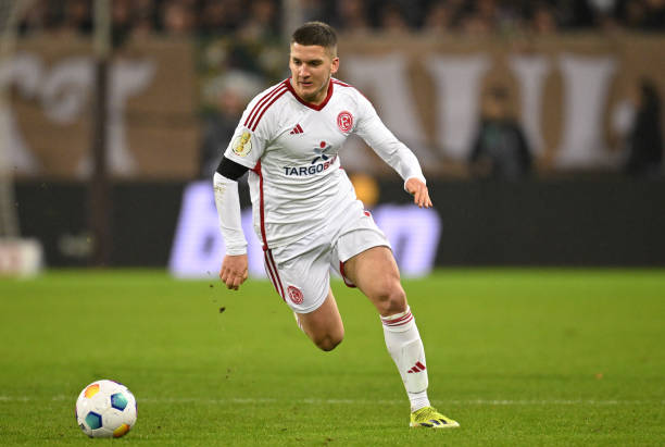 天应在校外 天应在校外